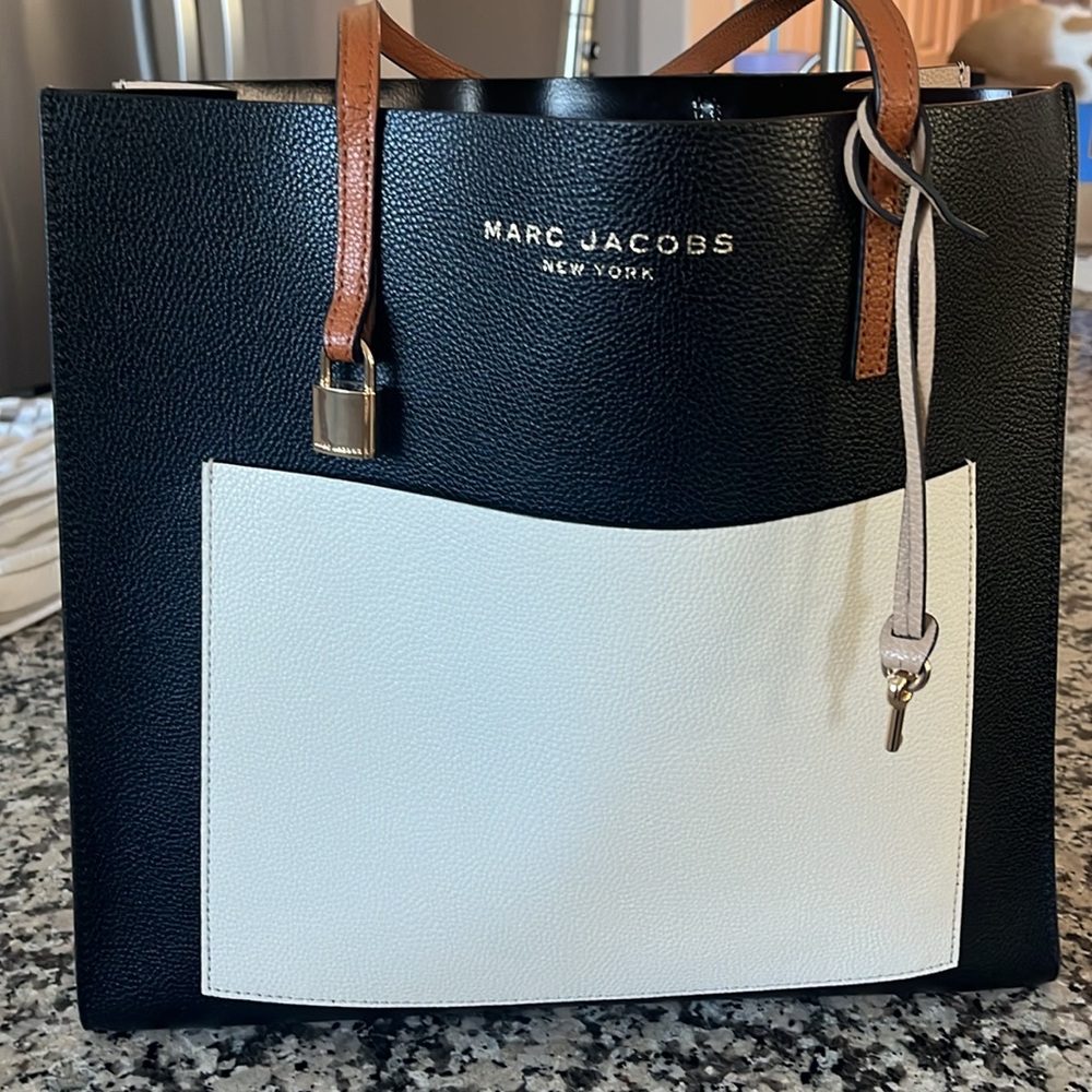 Marc Jacobs Black, Tan and Cream Bag - Picture 10 of 16